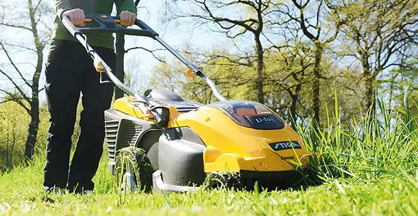 Akku-Rasenmäher im Test