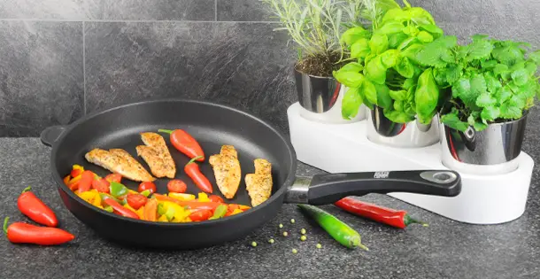 AMT Gastroguss 528 Bratpfanne im Test