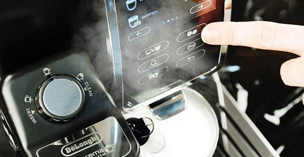 7 Kaffeevollautomaten mit Milchsystem im Vergleichstest
