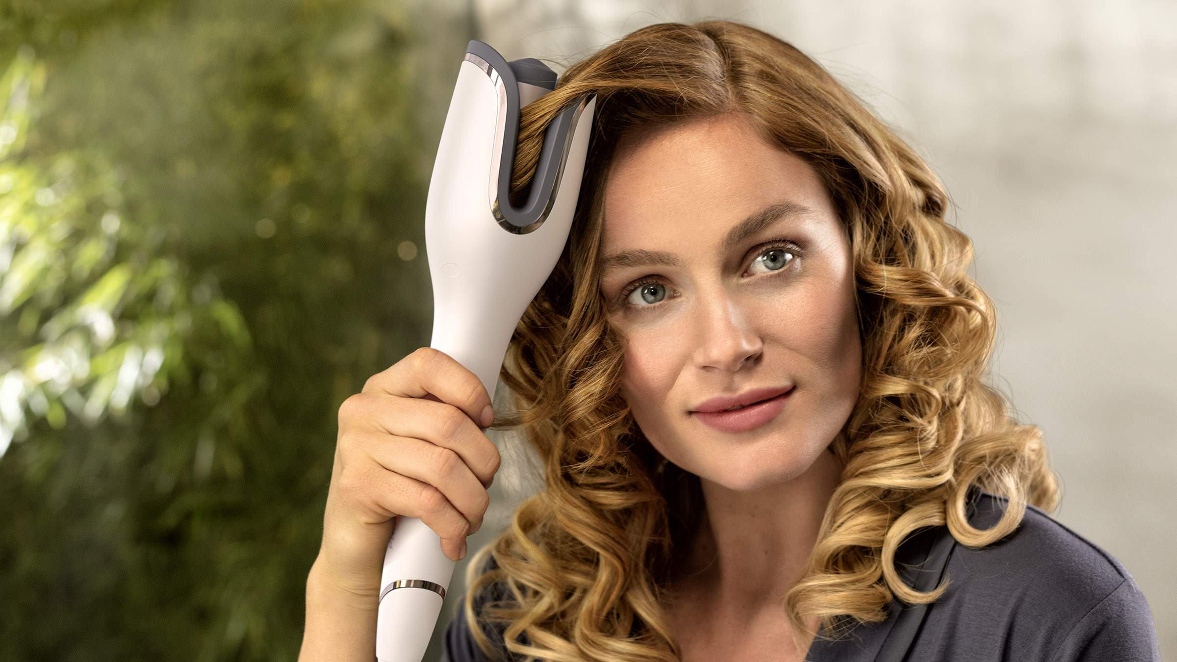philips moistureprotect auto curler bhb878 00 lifestyle03 pe cl 20191112.download