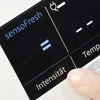 Die beiden Intensitäten des sensoFresh-Programms unterscheiden sich durch Zeitintervalle, in denen Aktiv-Sauerstoff zugeführt wird. (30 resp. 45 min). Siemens iQ700 WM14W740 - Aufgefallen im Praxistest