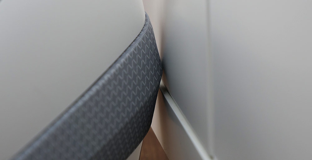 SEBO Airbelt E3 Komfort: Der Airbelt™-Stoßschutz schützt sowohl das Mobiliar als auch das Außenmaterial des Modells bei Zusammenstößen.