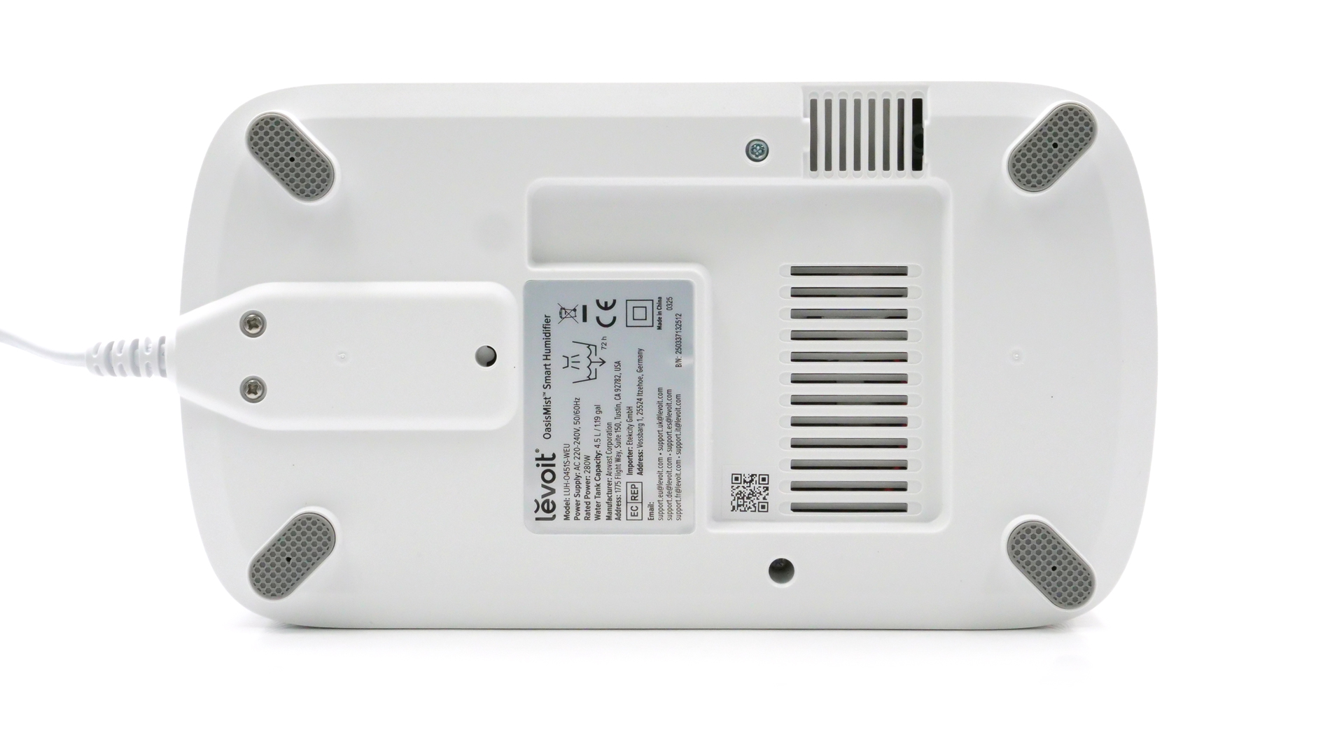 Das Modell von vorne vor weißem Hintergrund.