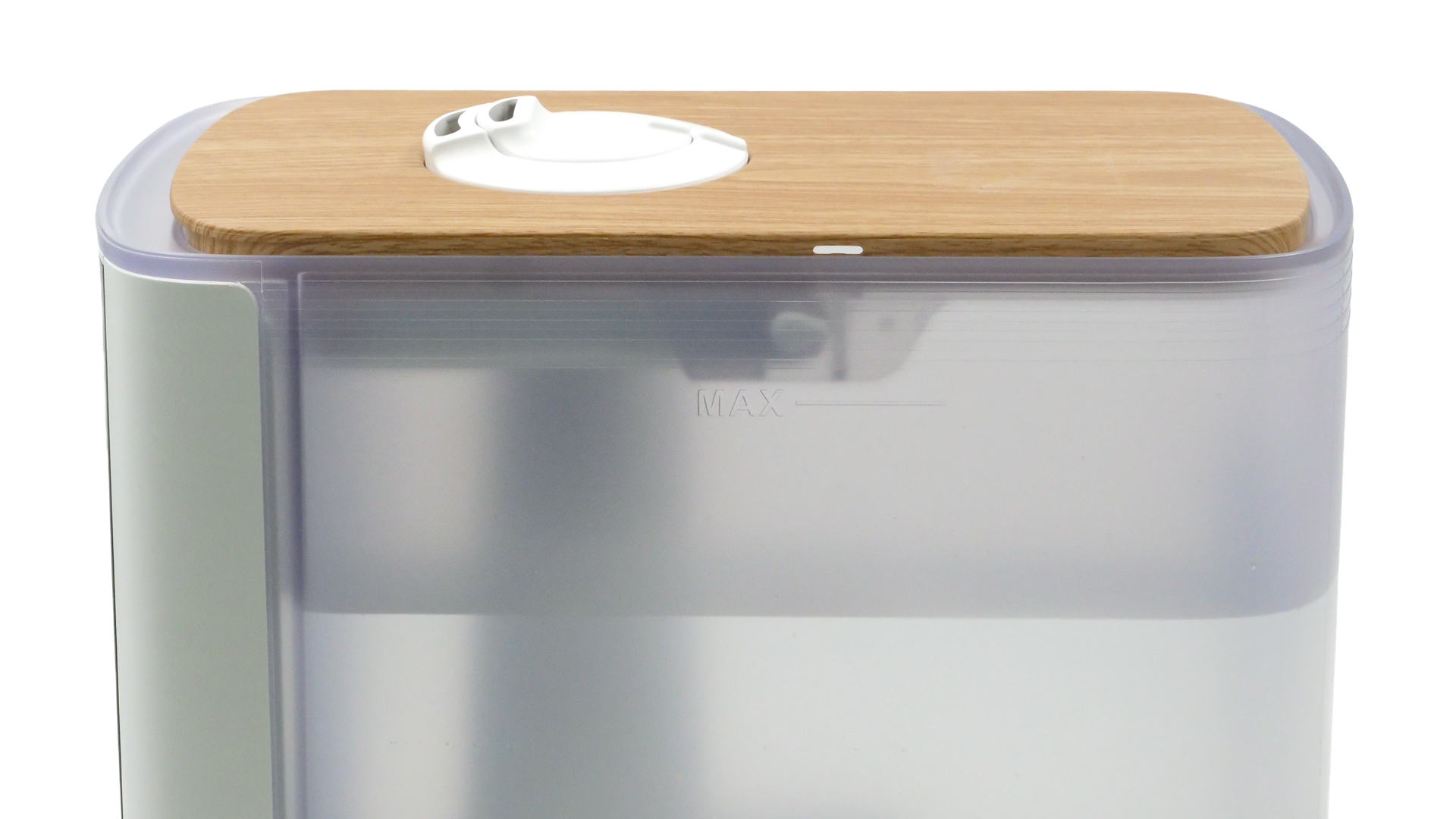 Das Modell von vorne vor weißem Hintergrund.