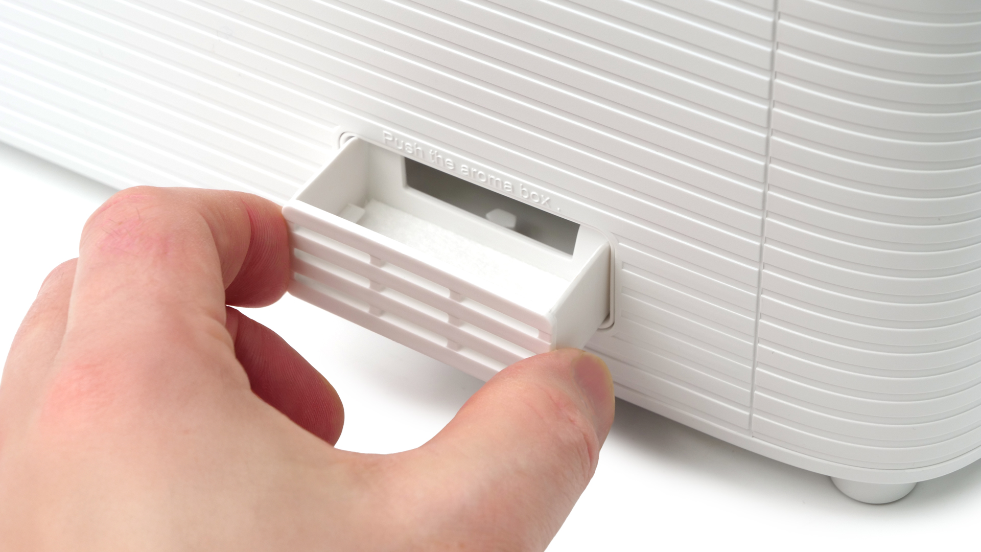 Das Modell von vorne vor weißem Hintergrund.