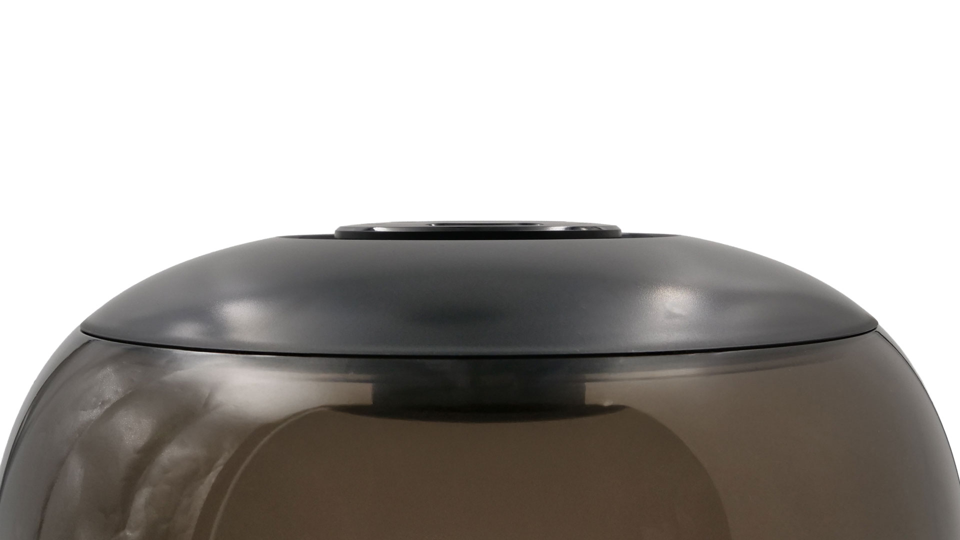 Die Stelle, an der Wassertank und Gehäuse aufeinandertreffen; zwischen ihnen befindet sich nur ein winziger Spalt.