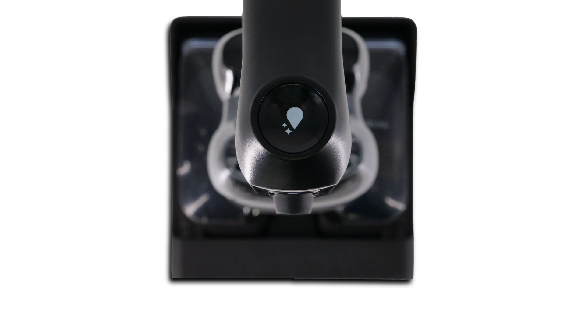 Eine runde Öffnung am Modell. Ihr Deckel ist aufgeklappt.