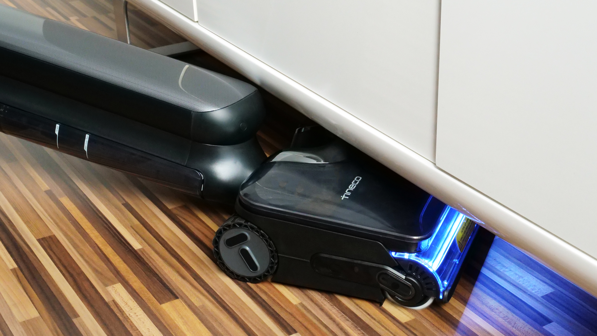 Eine Taste, die mit dem Symbol eines durchgestrichenen Lautsprechers und den Buchstaben E und N beschriftet ist.