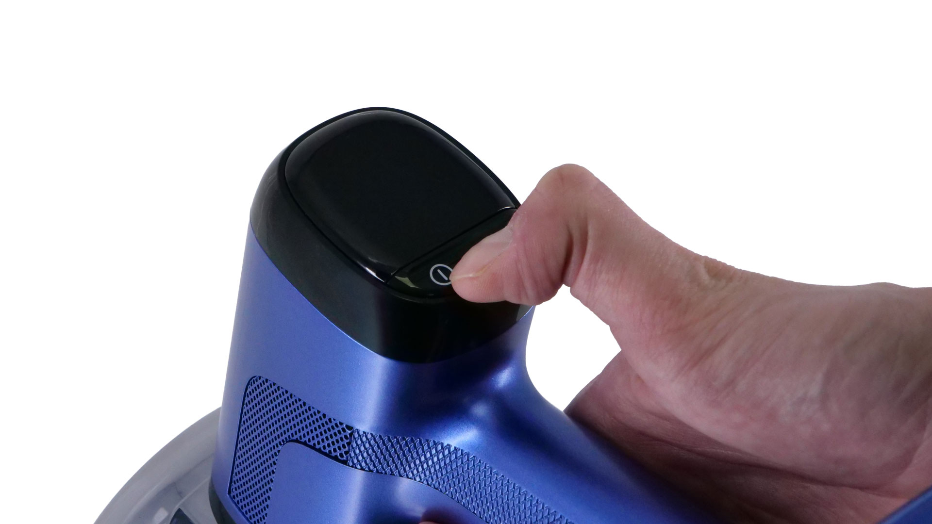 Das Modell von vorne vor weißem Hintergrund.