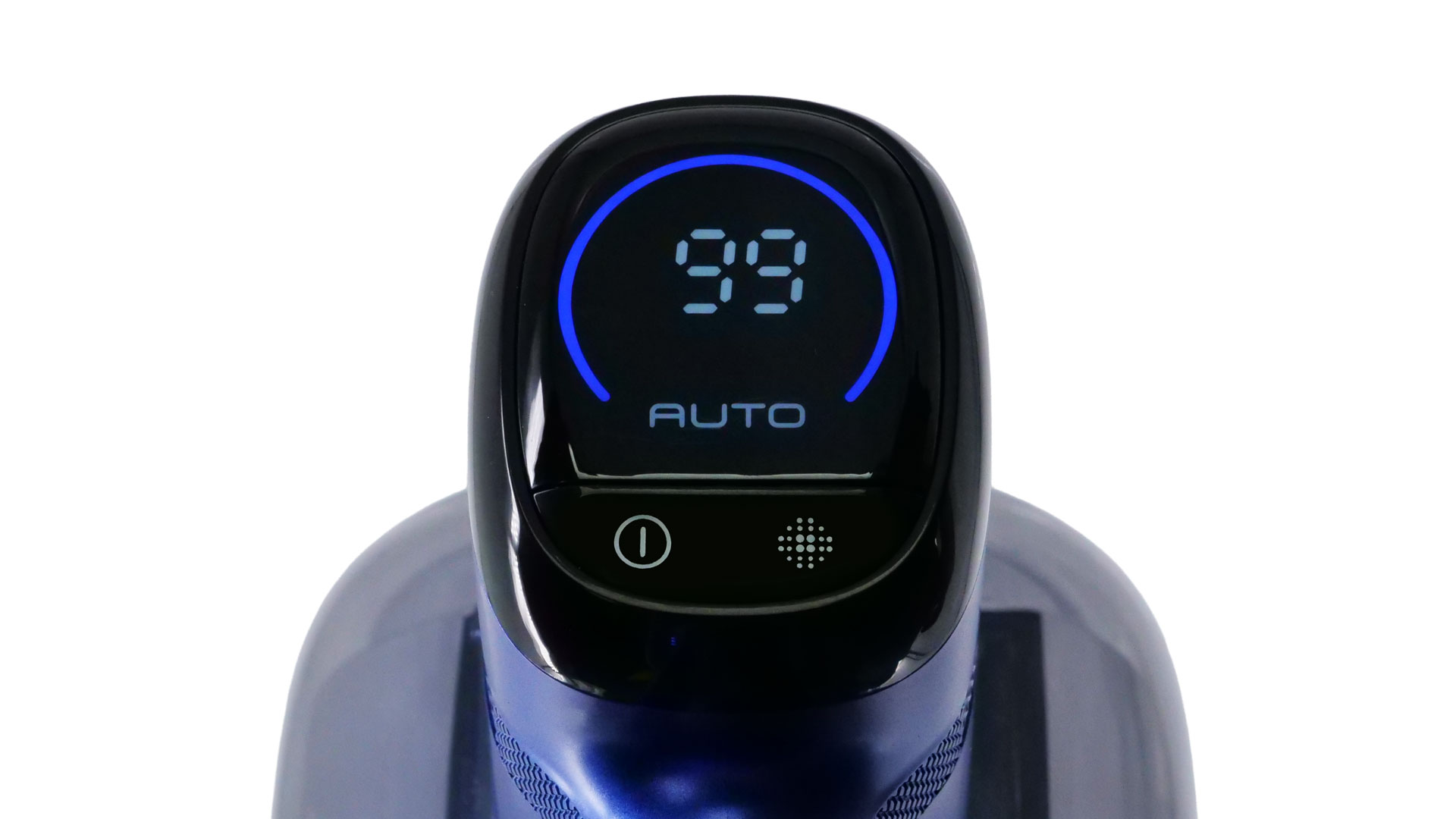 Das Modell von vorne vor weißem Hintergrund.