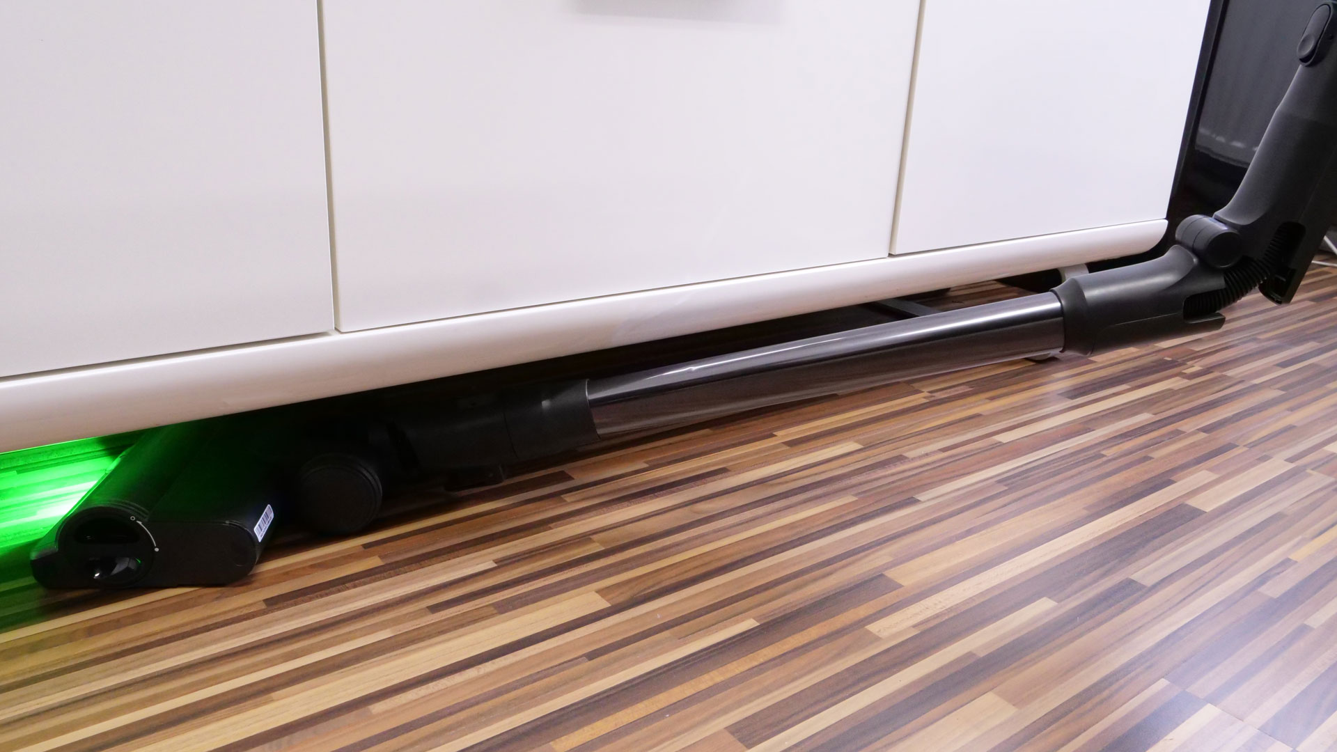 Das Modell von vorne vor weißem Hintergrund.