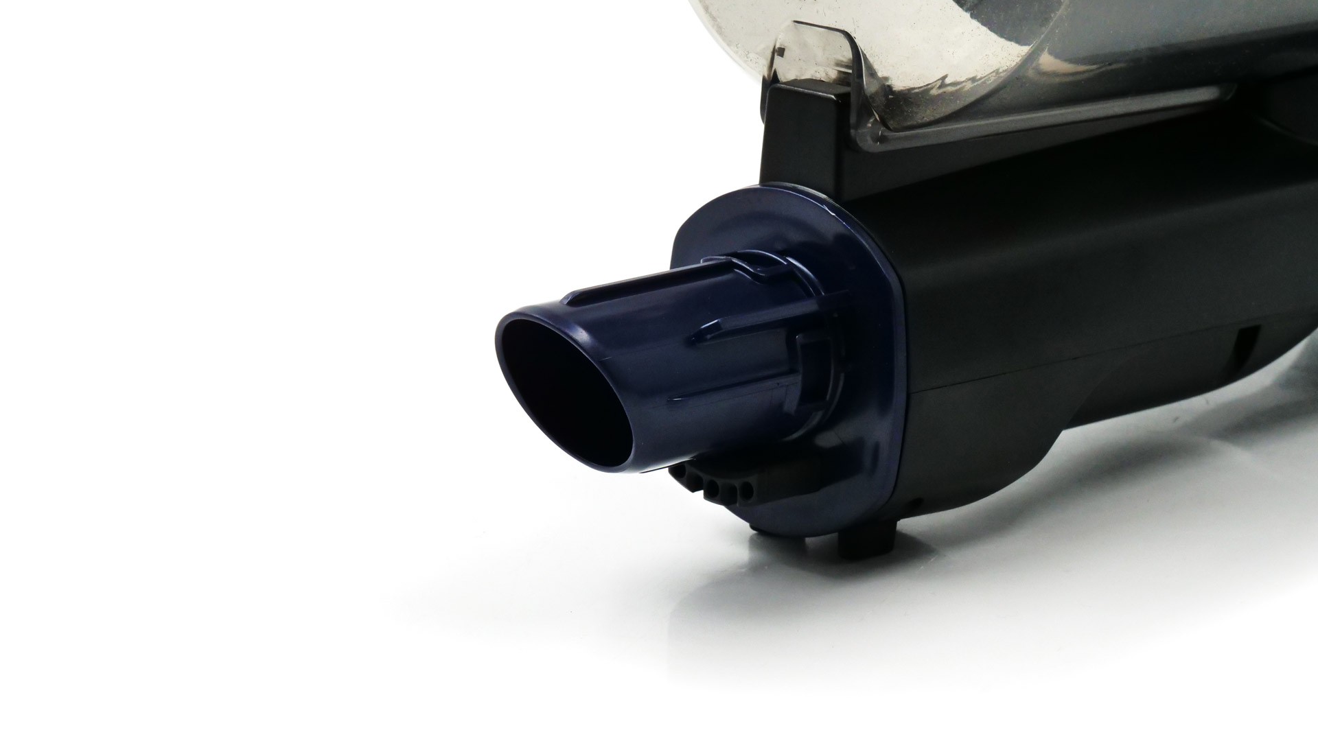 Ende des Handteils. Vor der Saugöffnung ist ein kleines Rohr fest installiert.