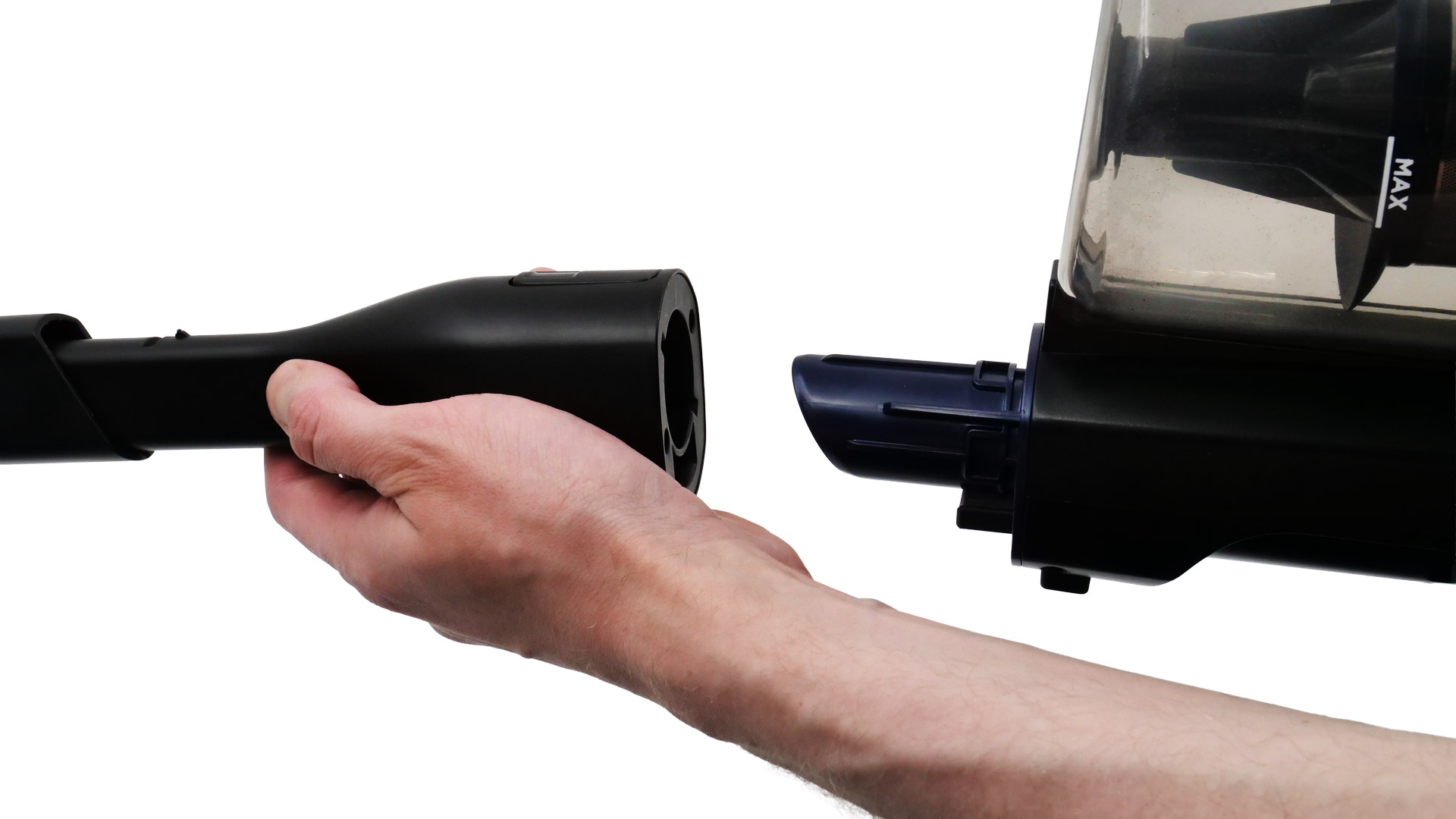 Eine Hand verbindet die Fugendüse mit dem Handteil.