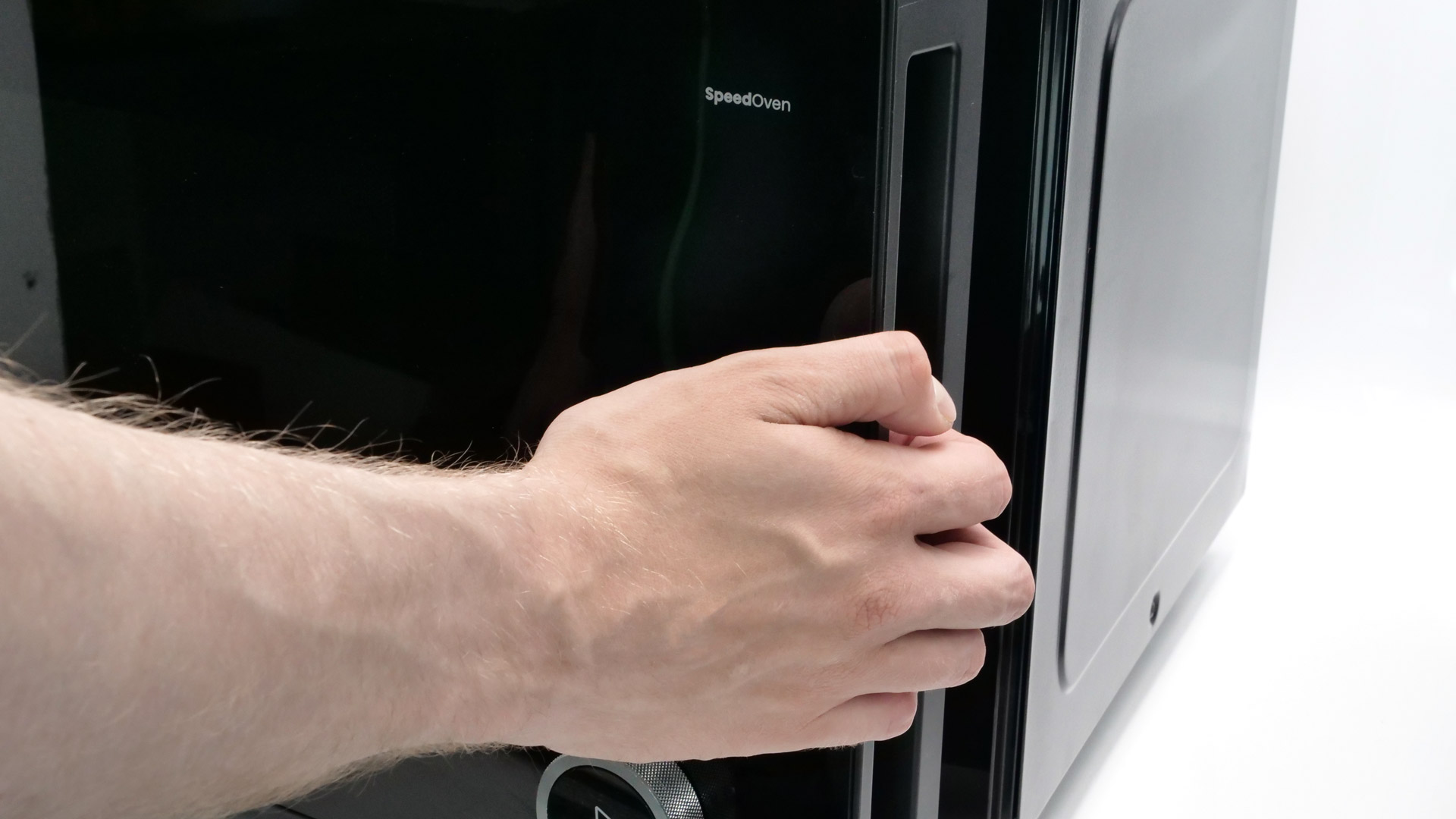 Hisense H28SO1 &ndash; T&uuml;r und Griffmulde
