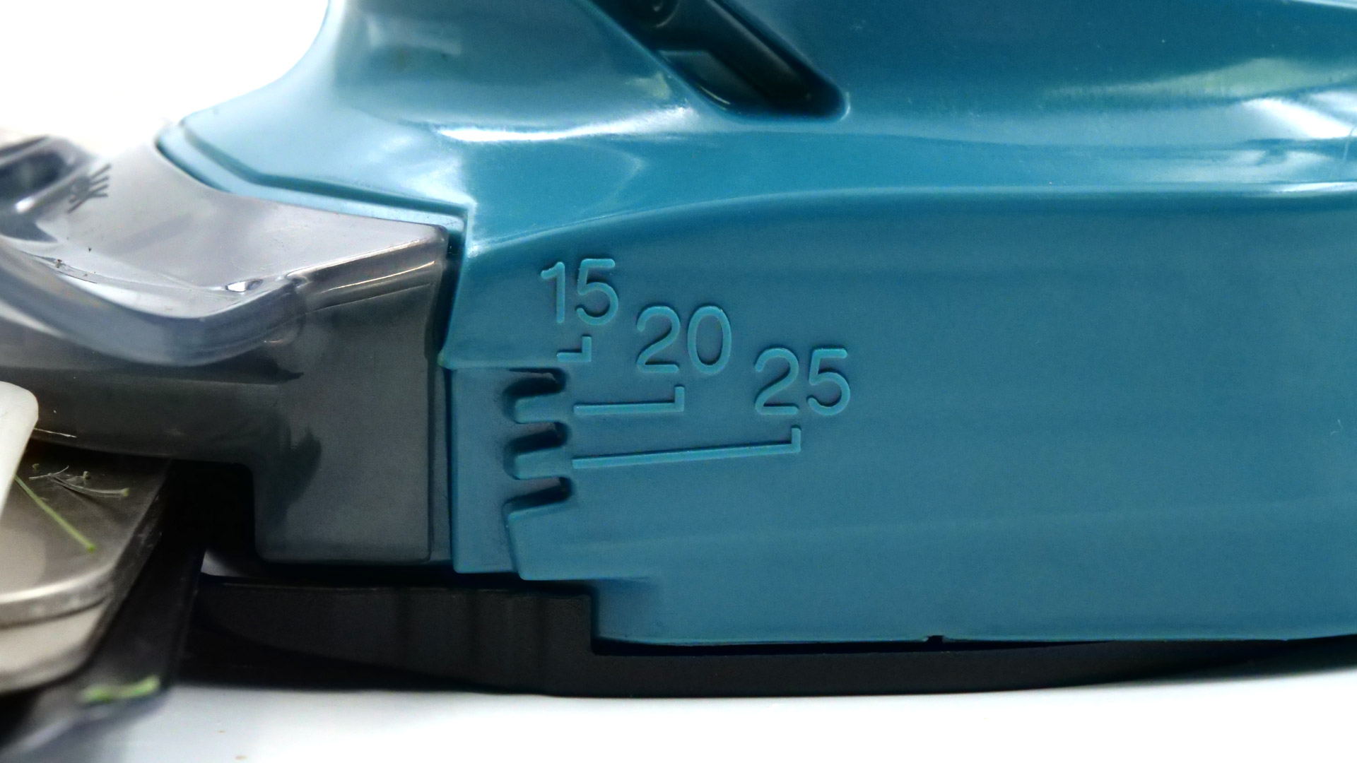 Makita DUM604RFX &ndash; Grasf&auml;nger und Schnitth&ouml;he