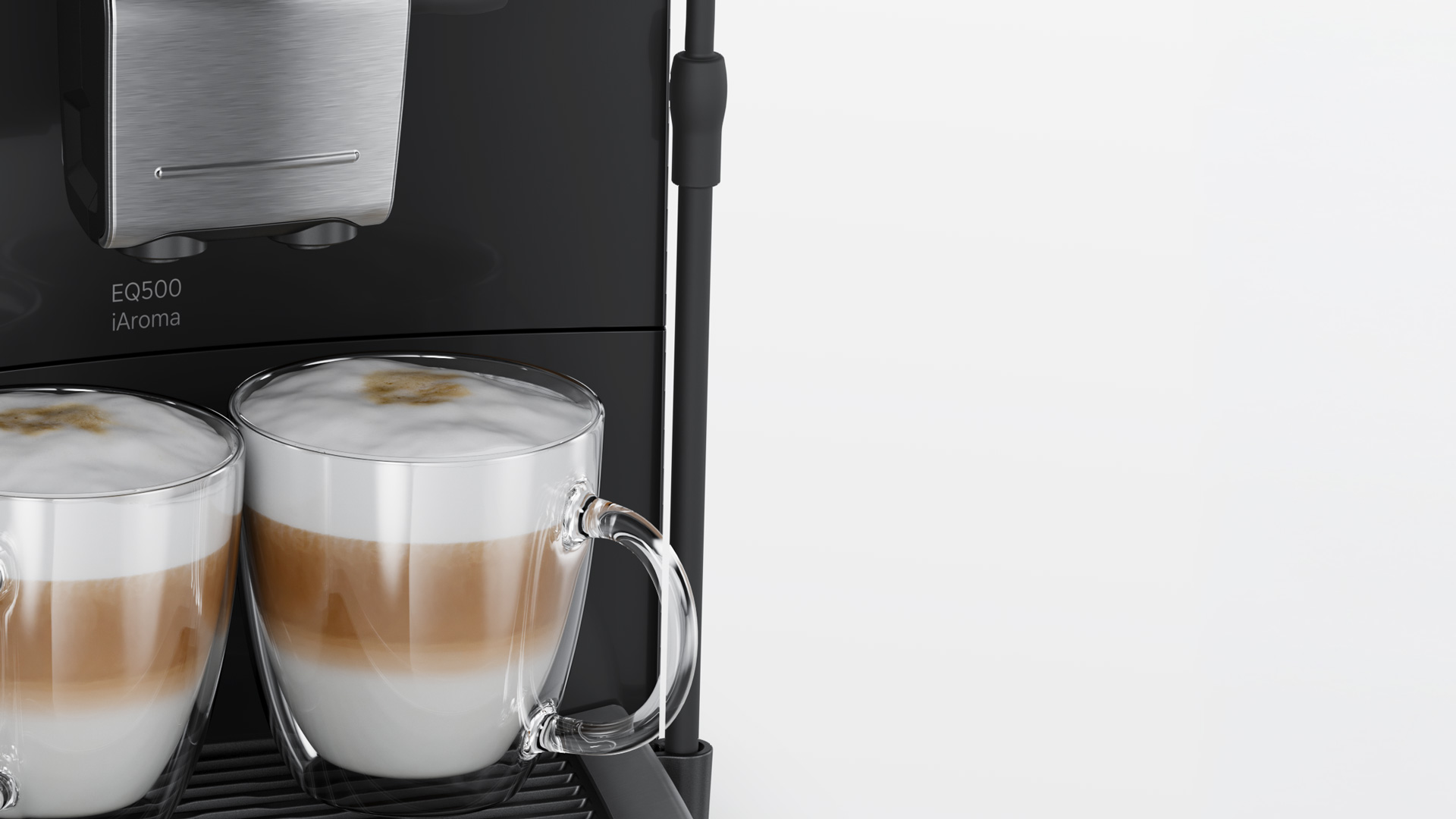 Cappuccino und Milchschaum der Siemens EQ500 iAroma
